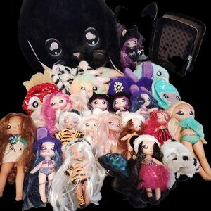 LOT OF 17 NA! NA! NA! SURPRISE DOLLS~BEDROOM BACKBACK~BLACK BUNNY CASE~11" TEENS